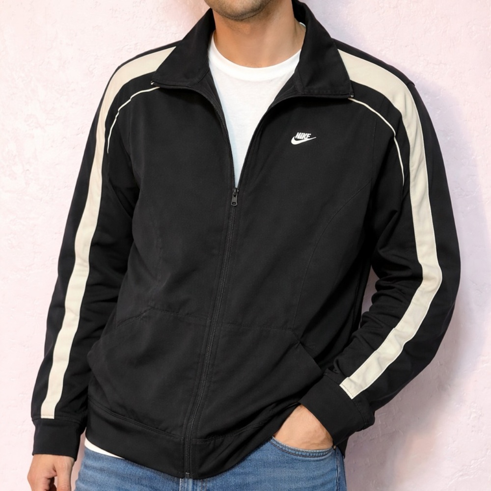 Nike Men's Black and Cream Windbreaker